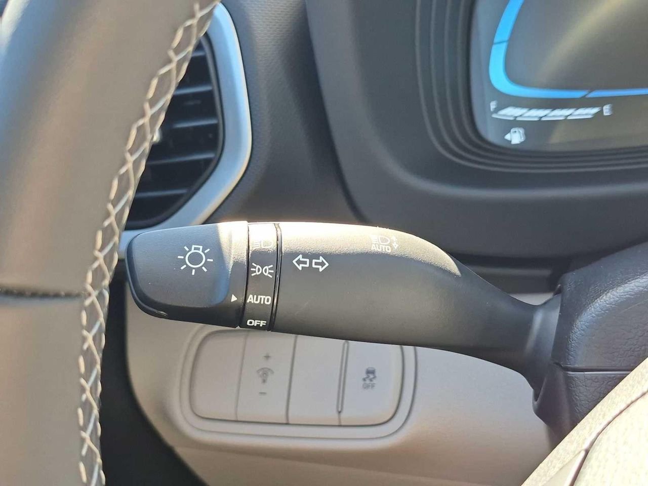 New 2026 Shimmering Silver Hyundai SEL image 25