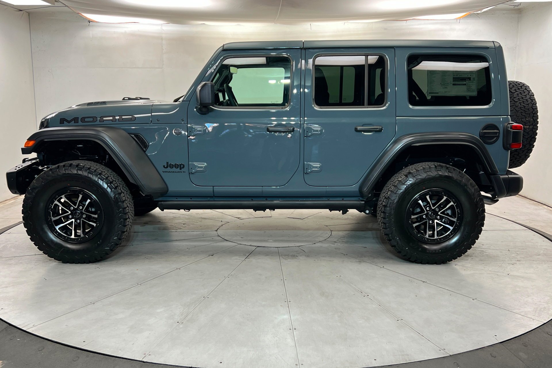 Used 2026 Anvil Clearcoat Jeep Moab 392 image 2