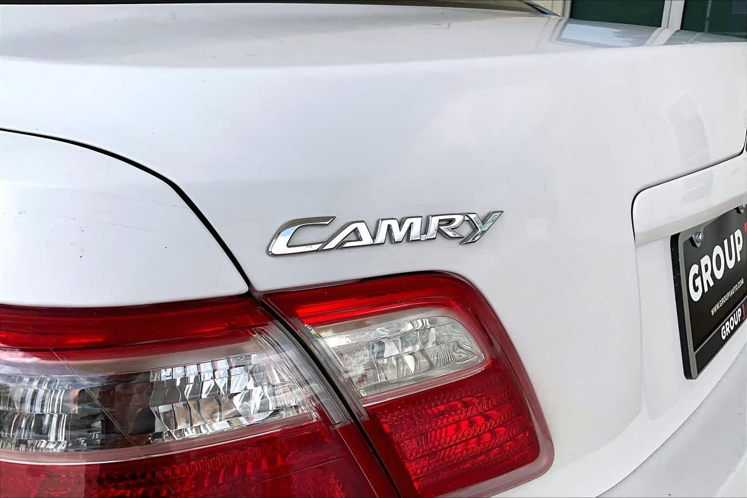 Used 2009 Super White Toyota  image 27