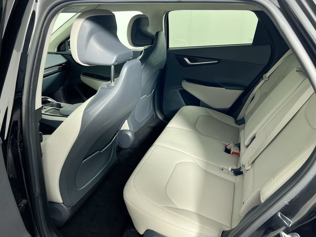 Certified Used 2024 Black Kia Wind image 20