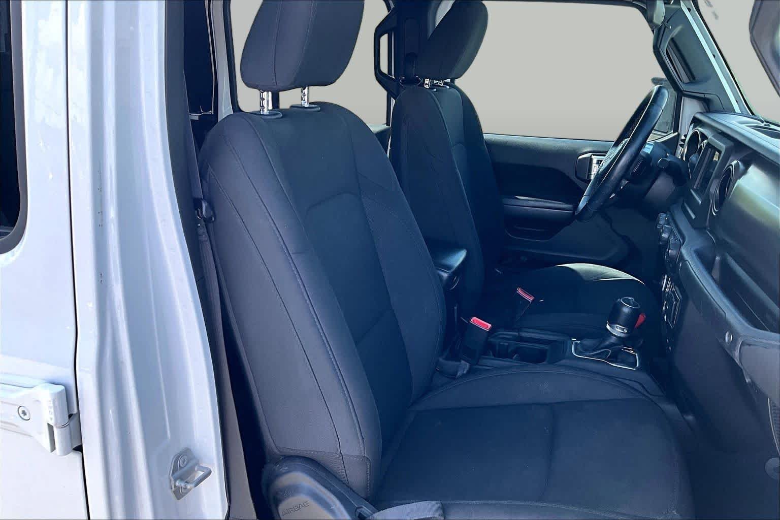 Used 2020 Bright White Clearcoat Jeep Sport S image 9
