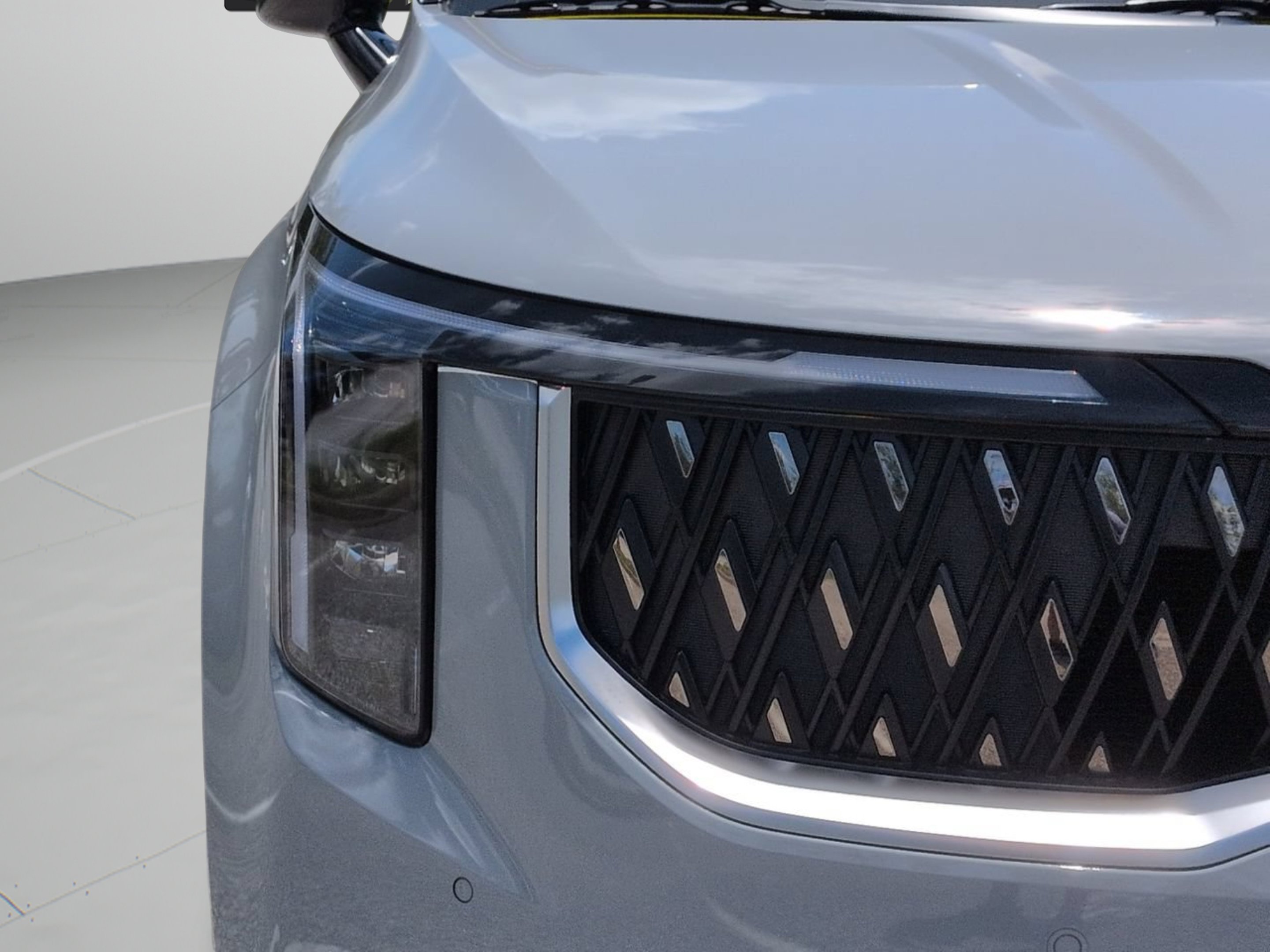 New 2027 Ceramic Silver Kia LXS image 10