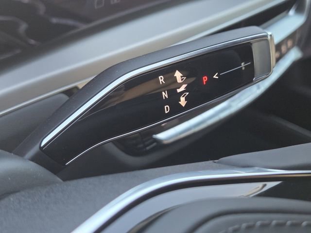 2025 Cadillac LYRIQ Luxury 3 - Photo 13