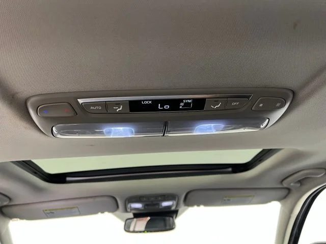 Used 2022 Purple Kia SX image 39