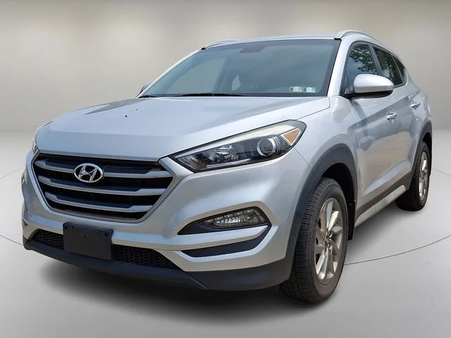 Used 2018 Silver Hyundai SEL image 4