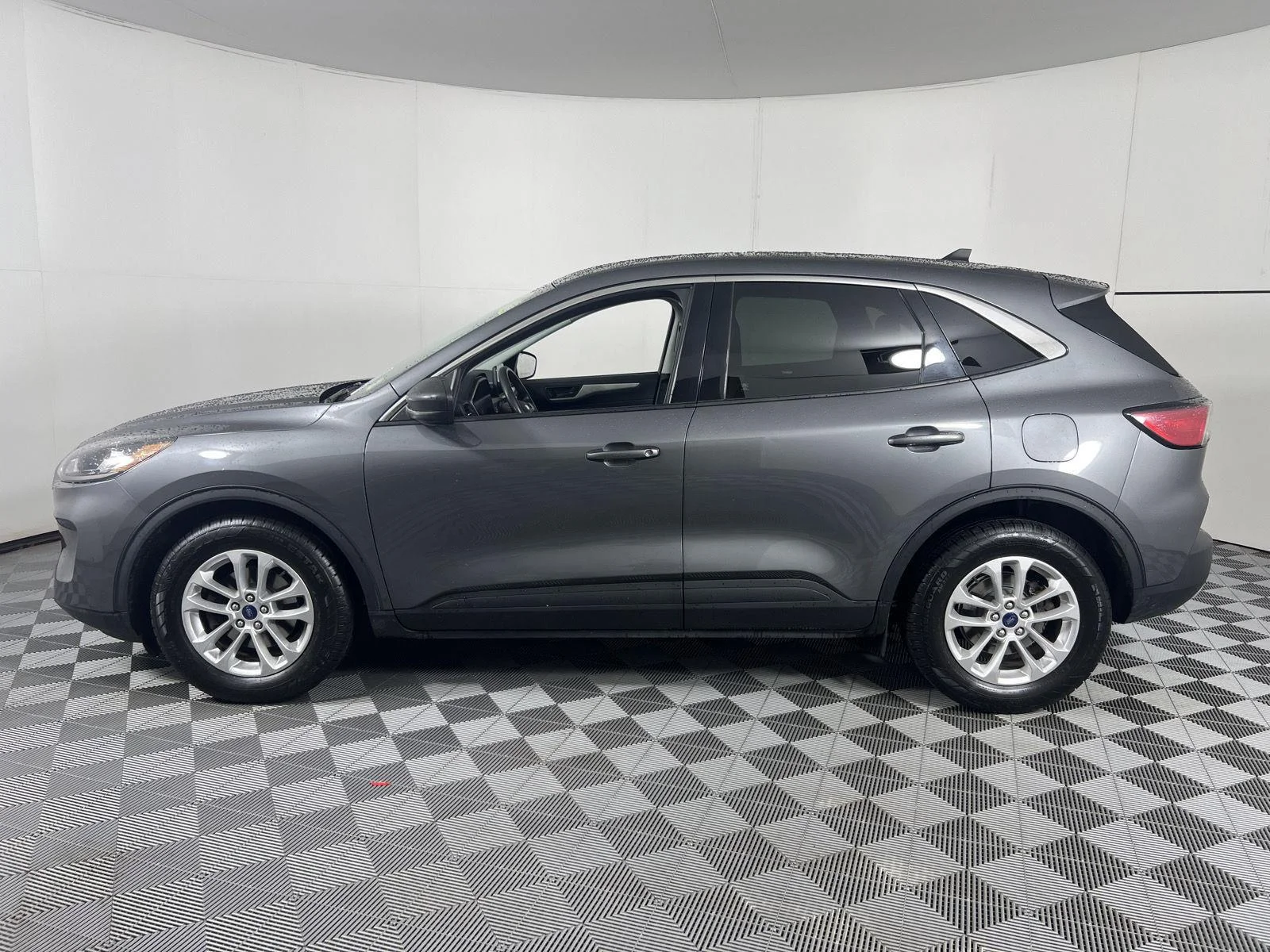 Used 2022 Carbonized Gray Ford SE image 9