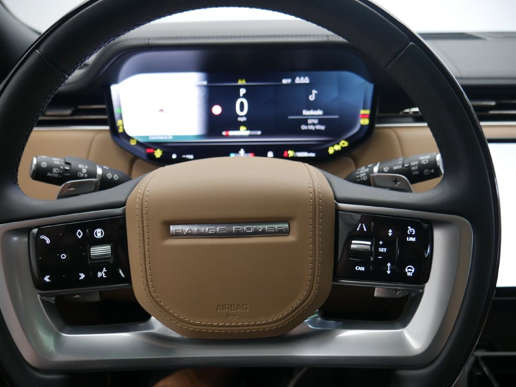 Used 2025  Land Rover Autobiography image 28