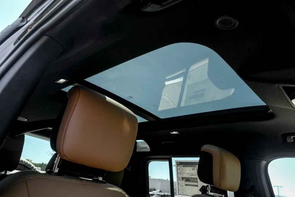 New 2026 Santorini Black Land Rover X-Dynamic SE image 24