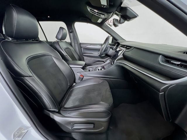 Used 2024 White Jeep Altitude image 39