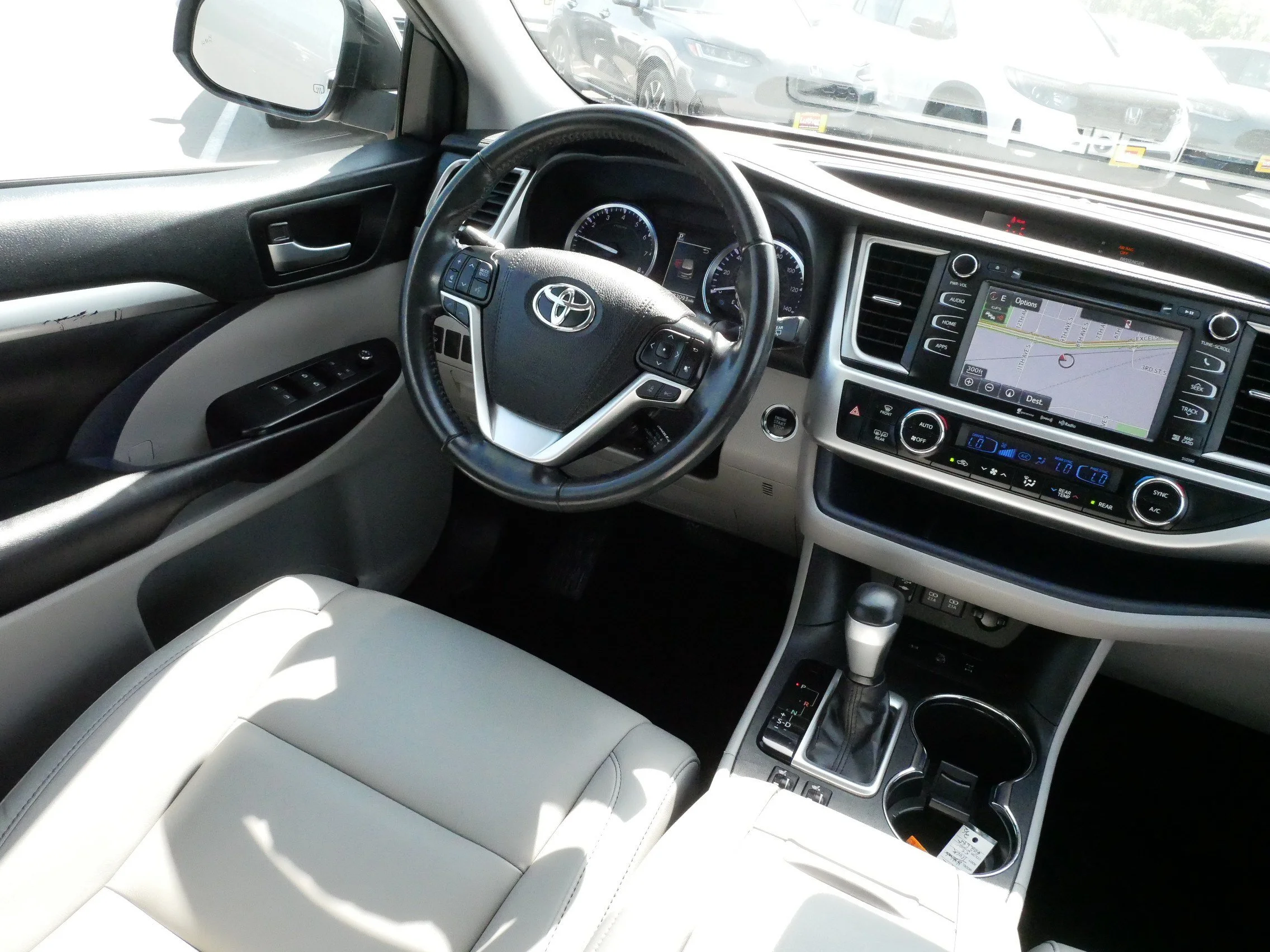 Used 2019 Celestial Silver Metallic Toyota XLE image 9