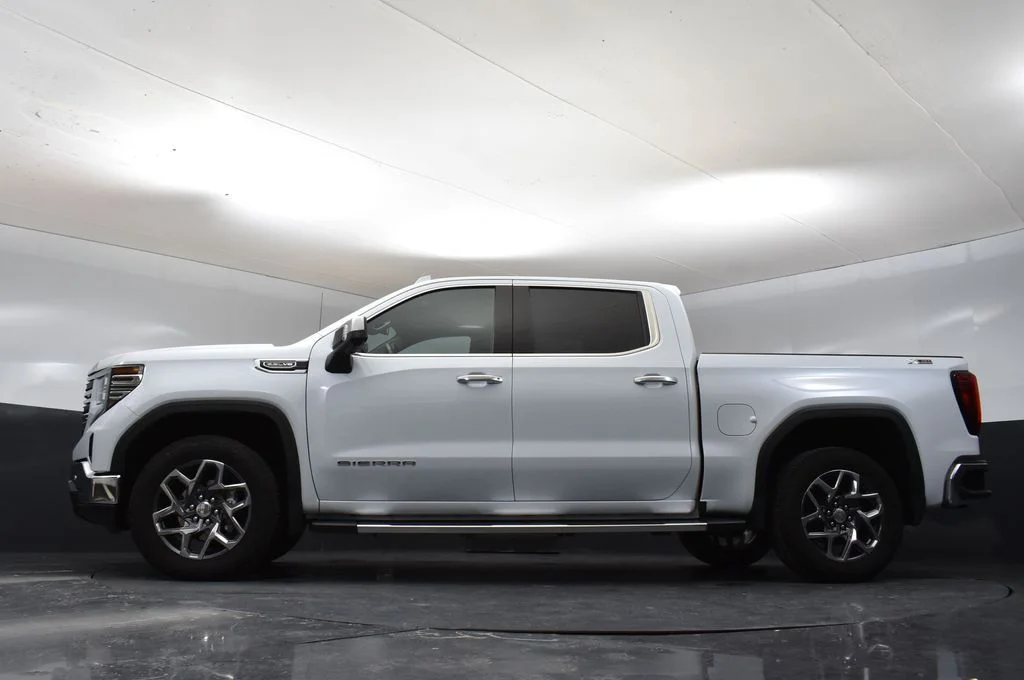 Used 2026 White GMC SLT image 34
