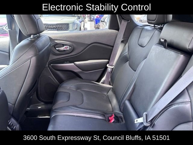 Used 2022 White Jeep Latitude Lux image 33