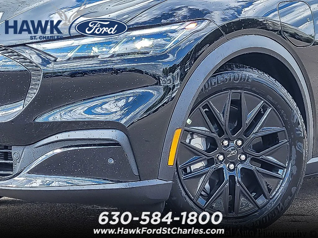 New 2026 Shadow Black Ford Select image 2