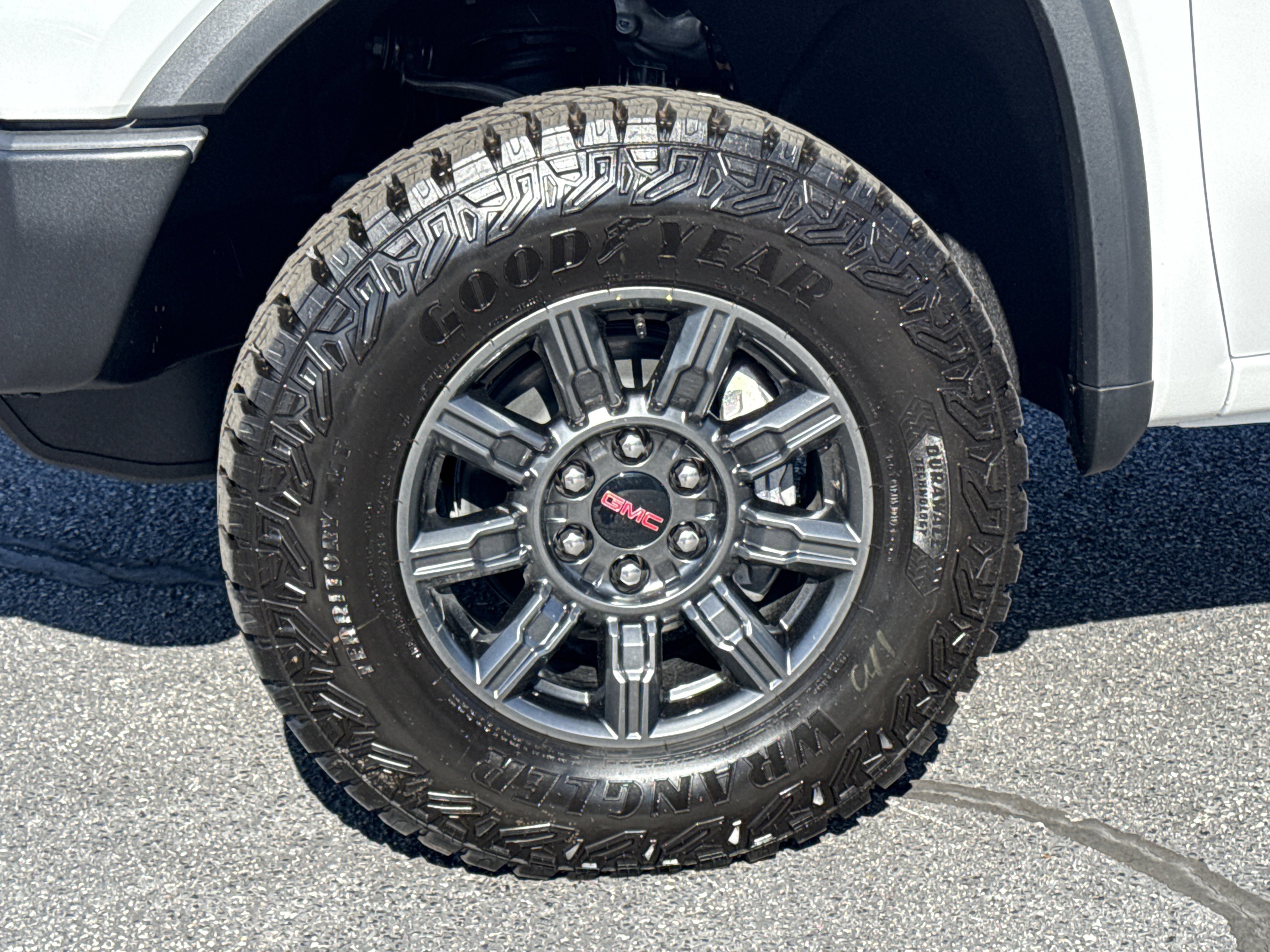 2026 GMC Sierra 1500 AT4X - Photo 18