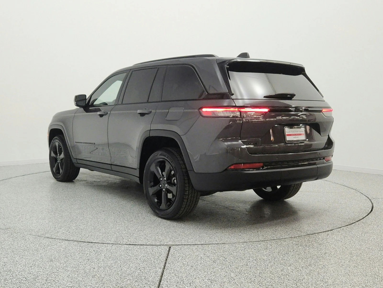 Used 2023 Baltic Gray Metallic Clearcoat Jeep Laredo X image 7