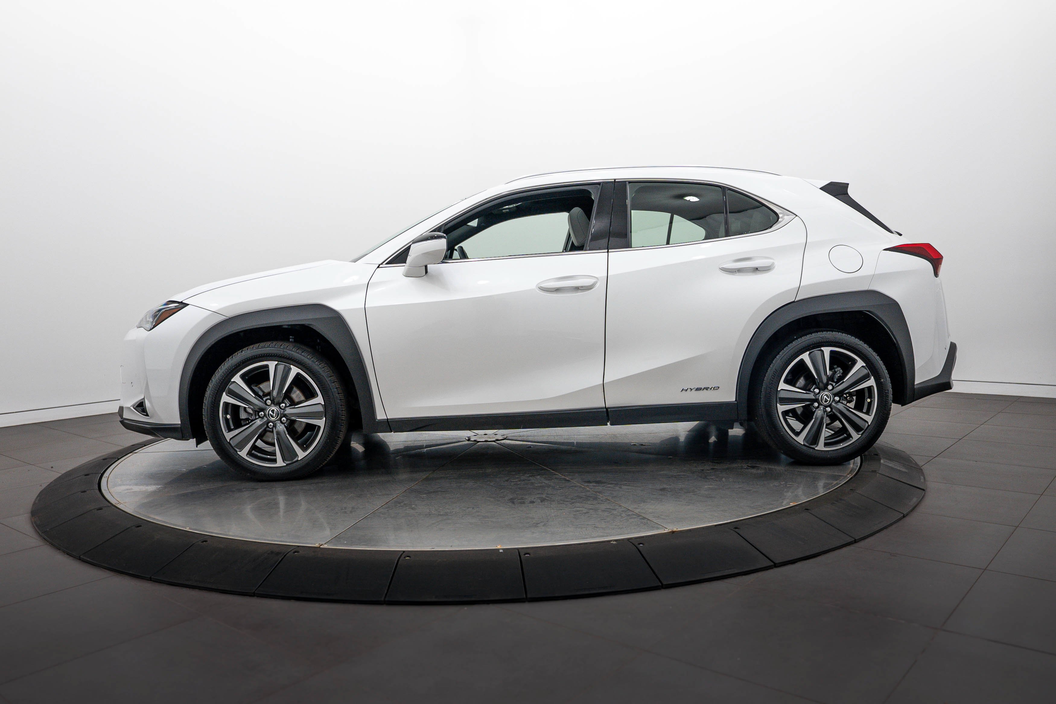 Used 2019 Eminent White Pearl Lexus UX 250h image 7