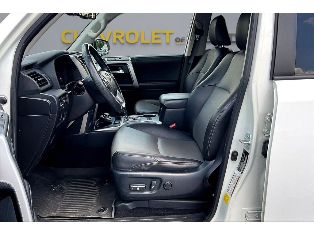 Used 2021  Toyota SR5 Premium image 18