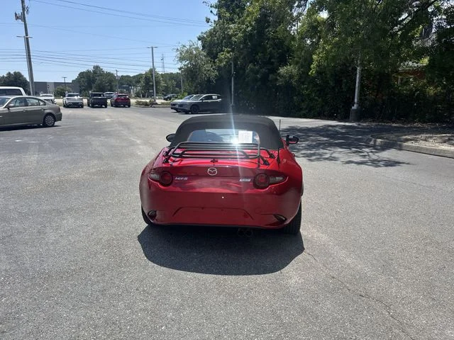 Used 2016 Red Mazda Grand Touring image 6