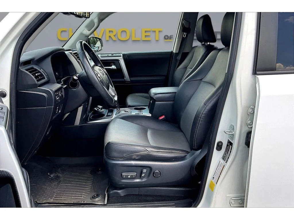 Used 2021  Toyota SR5 Premium image 18