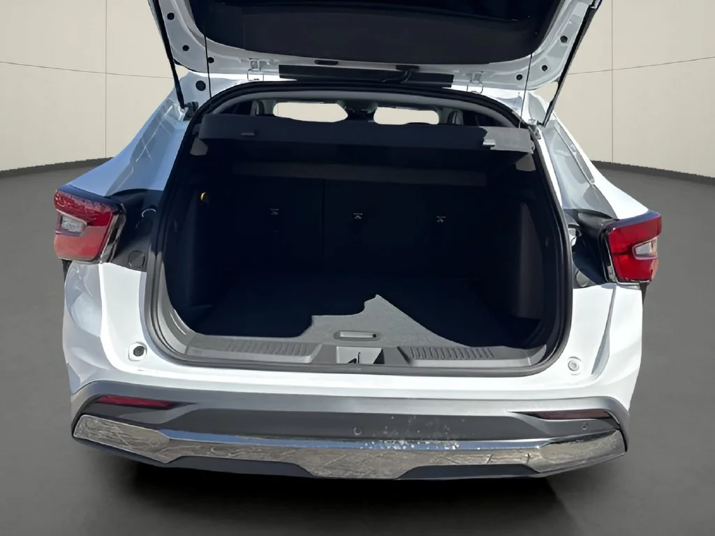 New 2026 Summit White Chevrolet ACTIV image 6