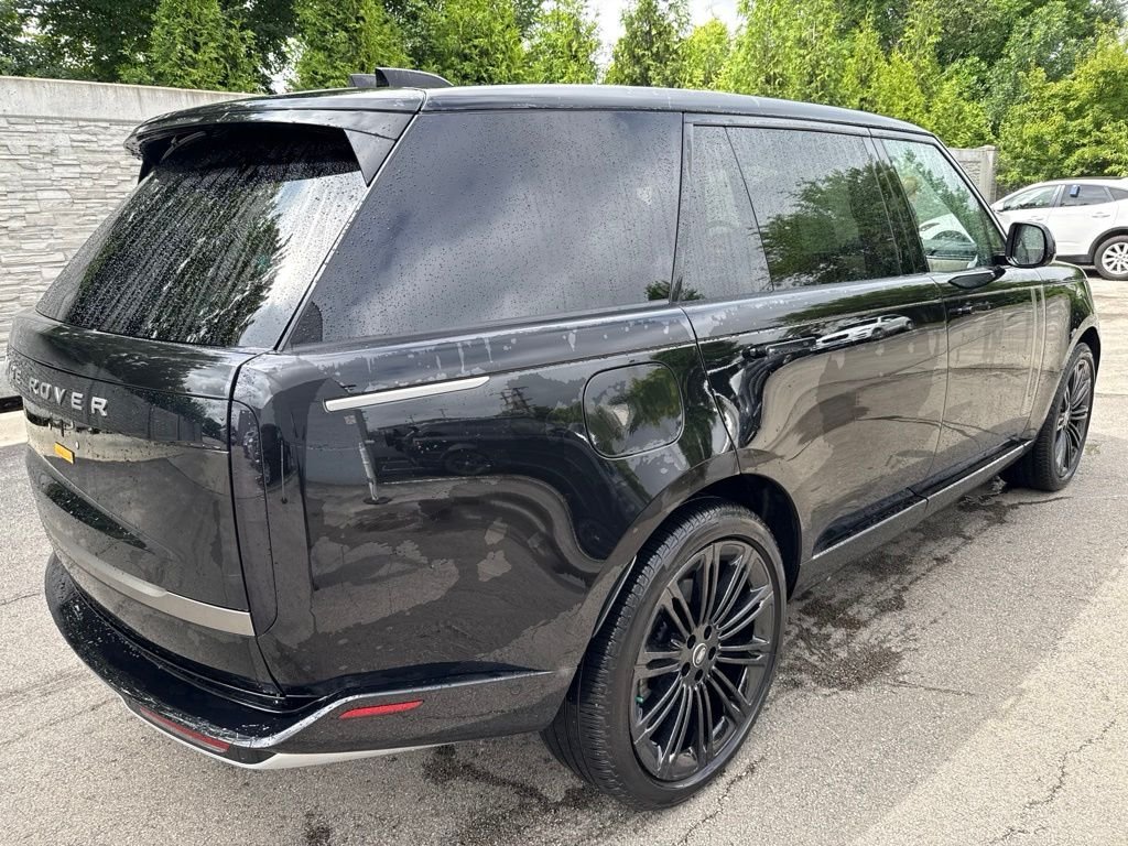 Used 2024 Black Land Rover SE image 4