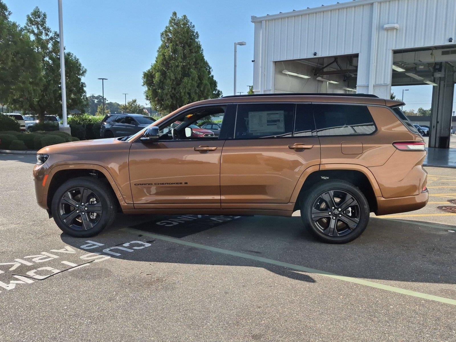 New 2027 Copper Shino Metallic Clear-Coat Paint Jeep Limited Reserve image 2
