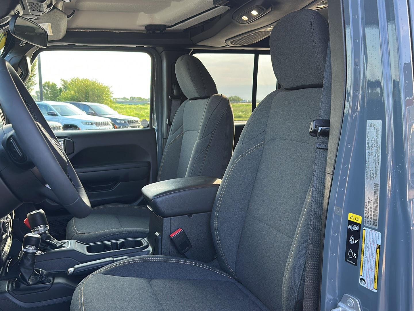 Used 2025 Anvil Clearcoat Jeep Sport S image 11