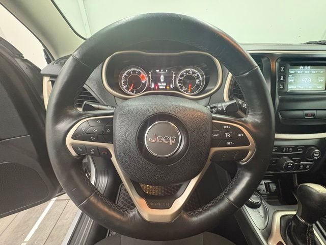 Used 2016 Silver Jeep Latitude image 15