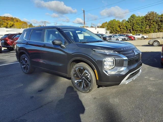 Used 2024 Gray Mitsubishi SE image 1