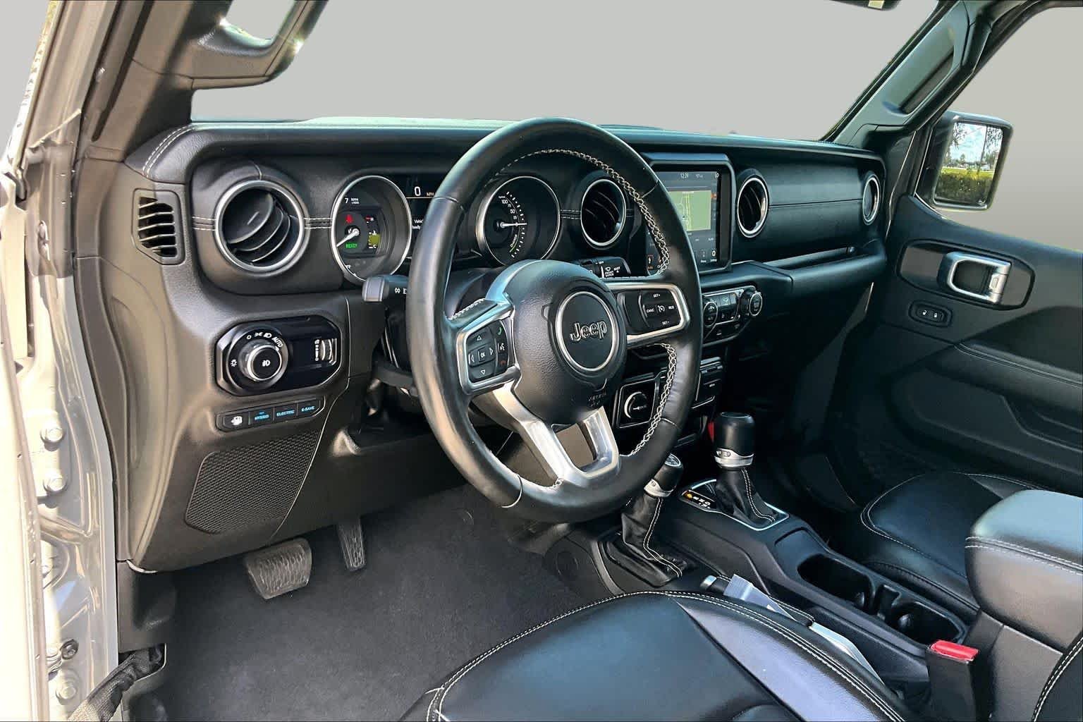 Used 2023 Sting-Gray Clearcoat Jeep Sahara image 17