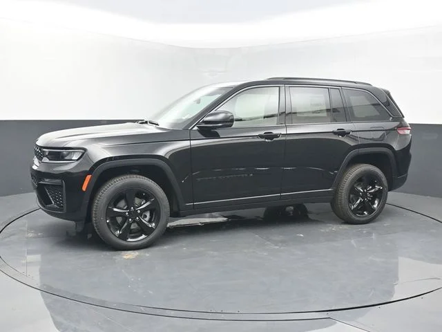New 2026 Diamond Black Crystal Pearlcoat Jeep Limited image 2
