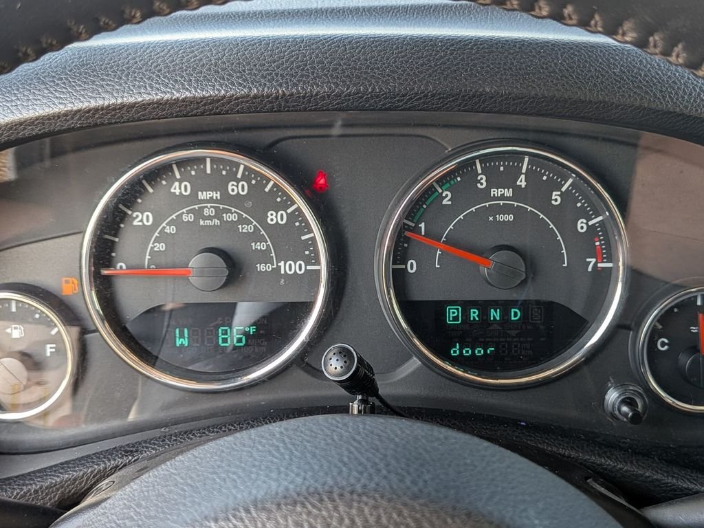 Used 2014 White Jeep Unlimited Sahara image 17