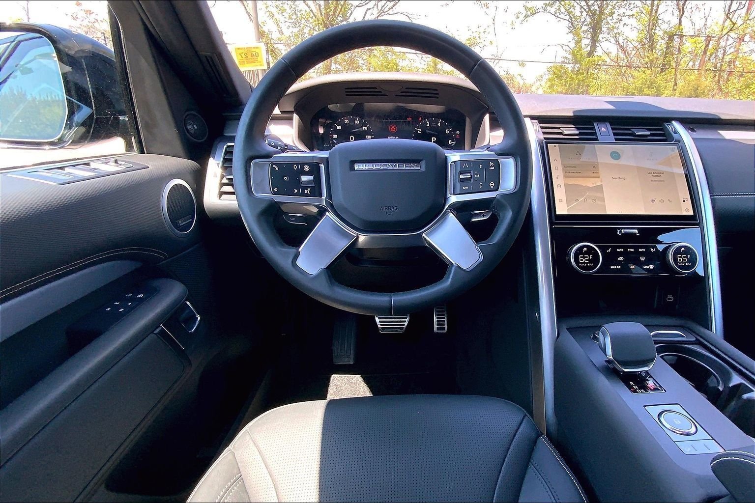 Certified Used 2025 Eiger Grey Metallic Land Rover Dynamic SE image 4