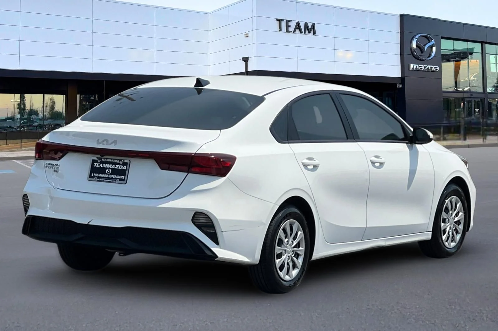 Used 2024 White Kia LX image 4