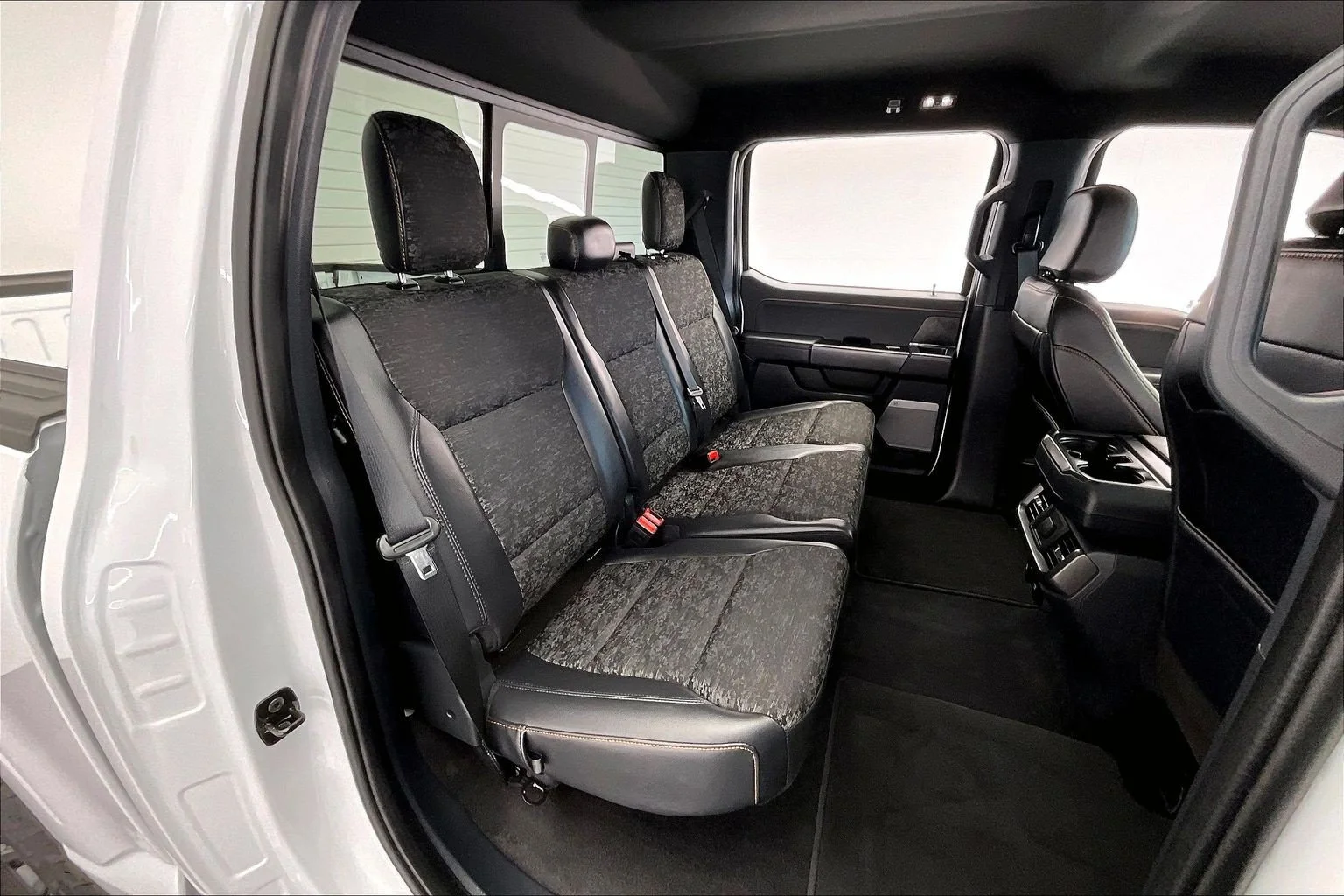 Used 2025 Oxford White Ford Tremor image 18