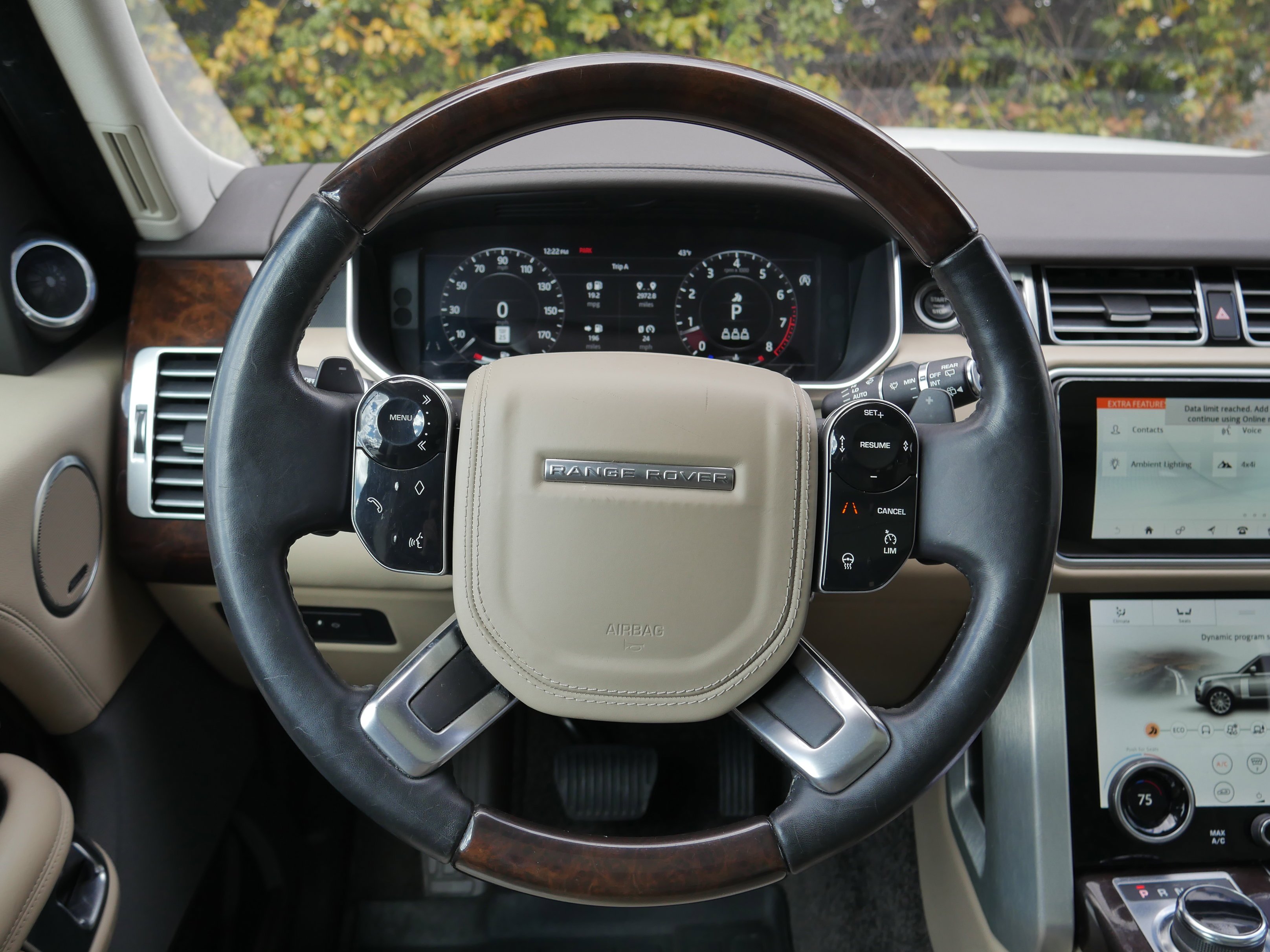 Used 2019 Fuji White Land Rover  image 7