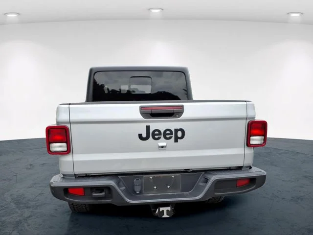 Used 2022 Silver Jeep Sport image 17