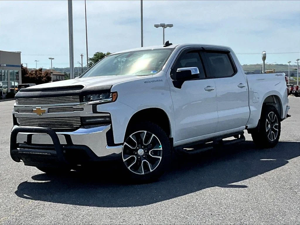 Used 2020 White Chevrolet LT image 3