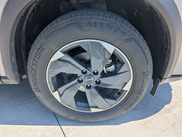 Used 2025 Gray Nissan SV image 10