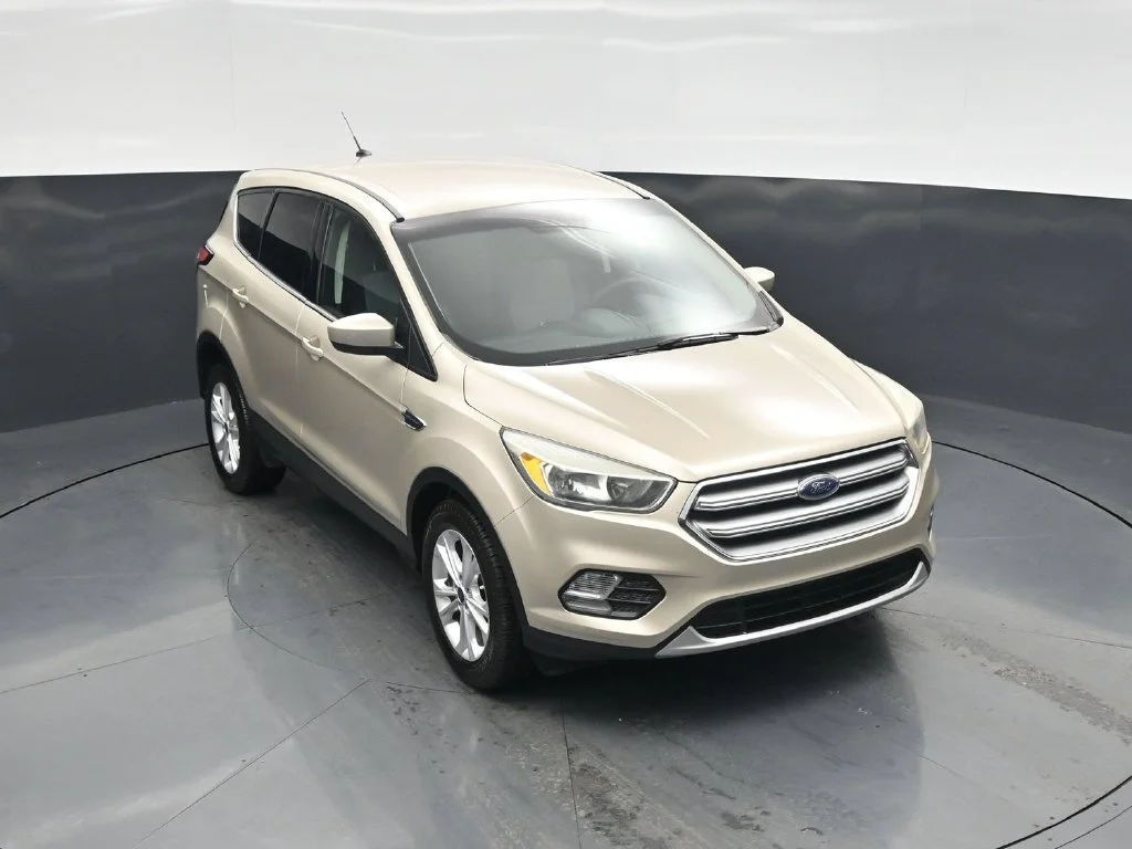 Used 2017 Gold Ford SE image 33