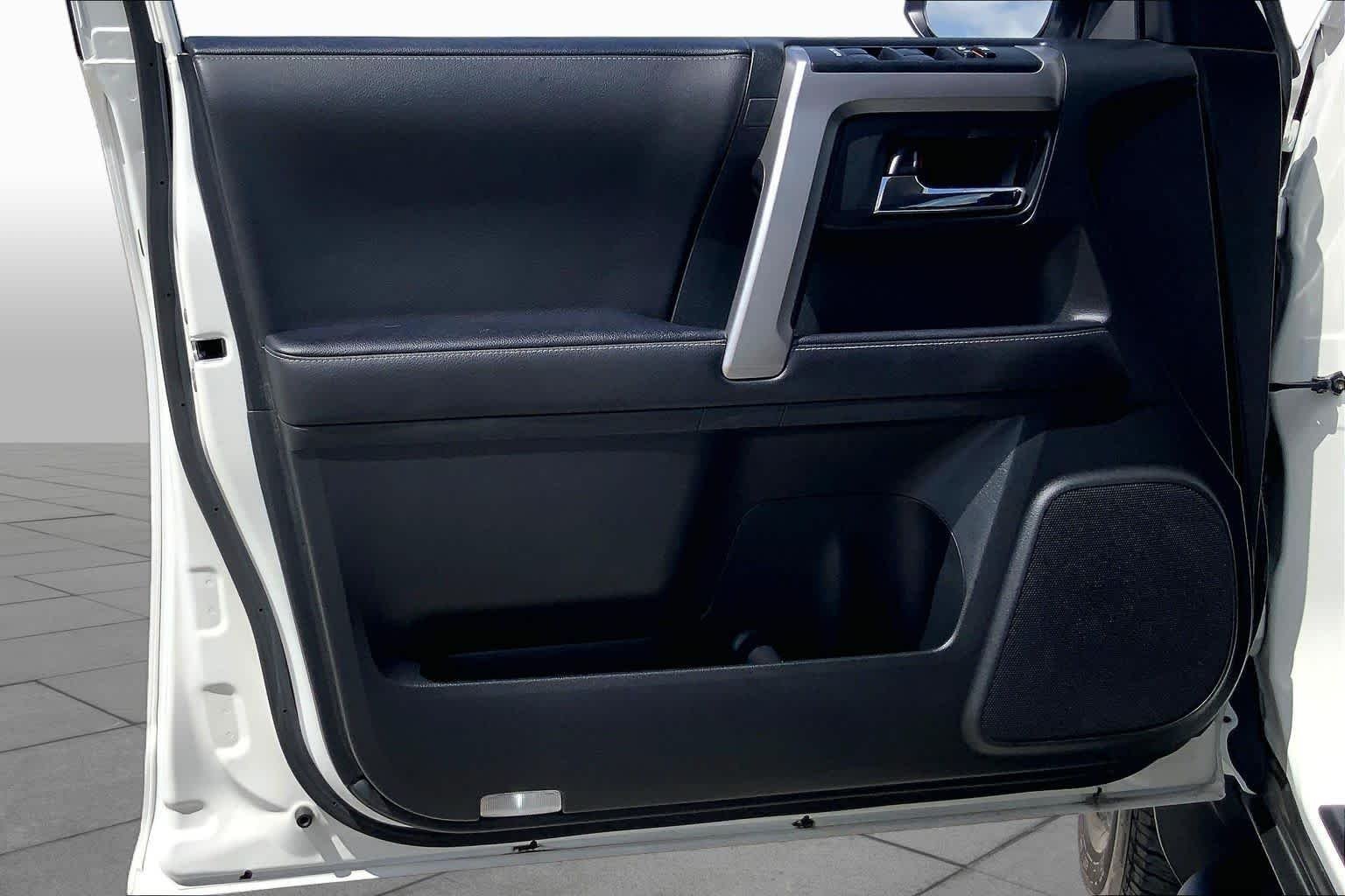 Used 2022 White Toyota SR5 image 21