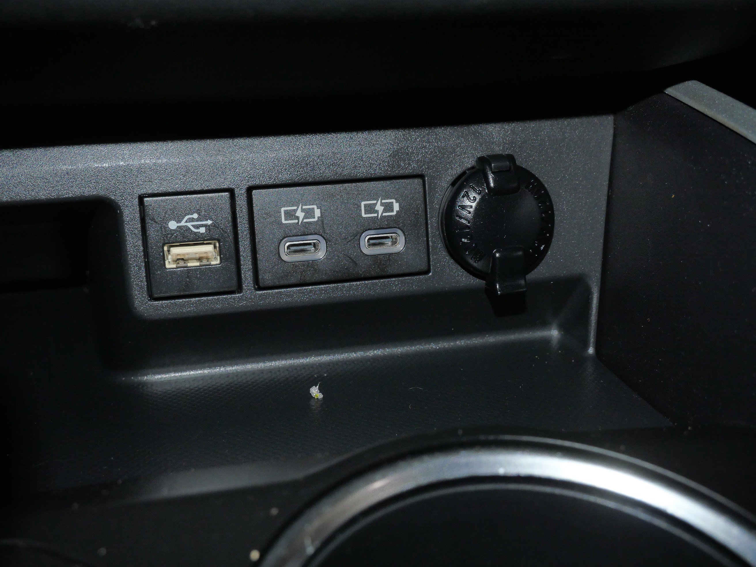 2023 Toyota Highlander LE - Photo 31