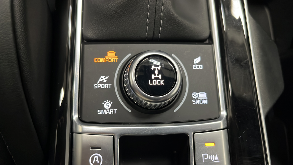 Used 2025 Glacial White Pearl Kia SX X-Line image 39