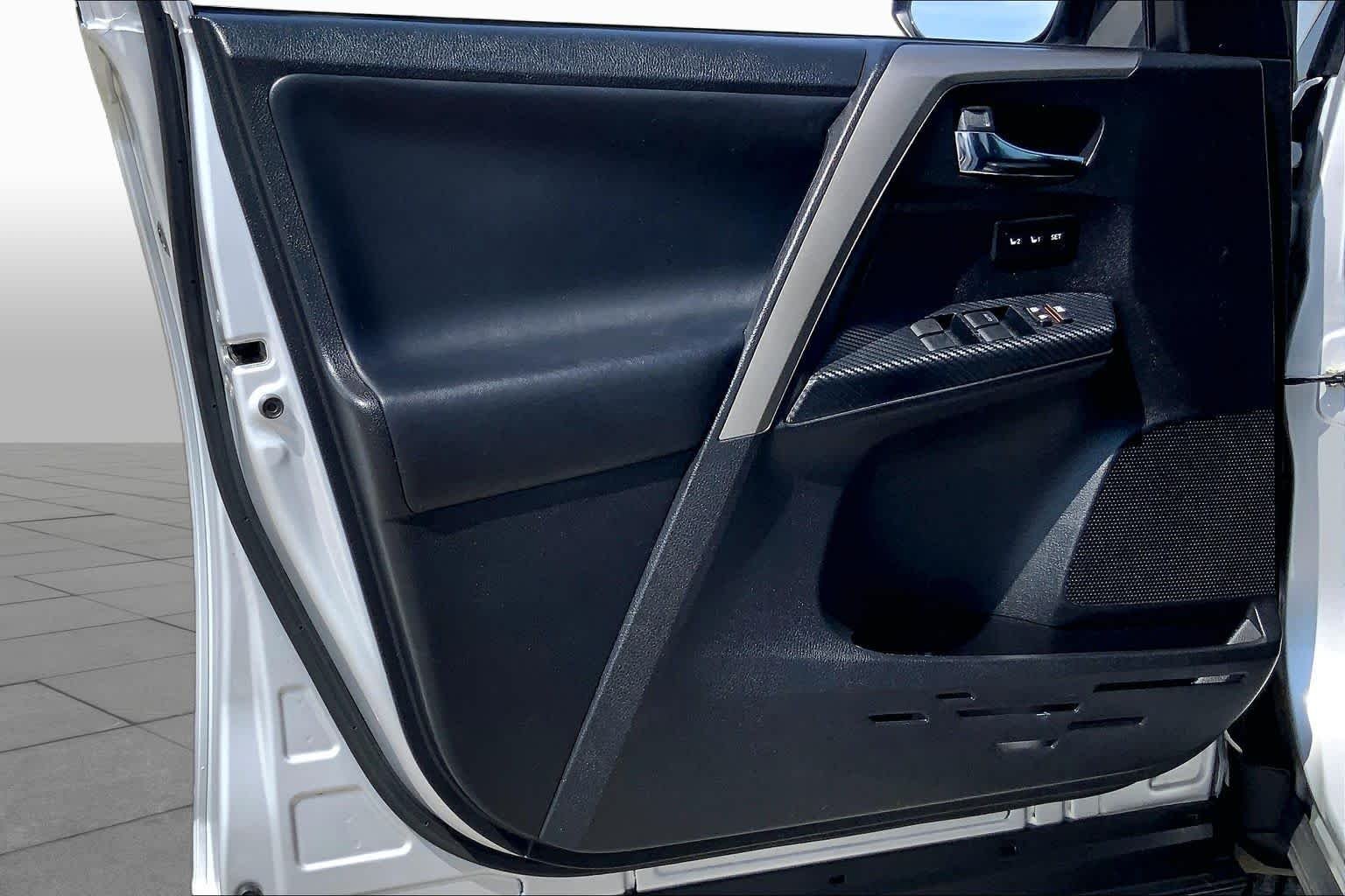 Used 2015 Classic Silver Metallic Toyota Limited image 21