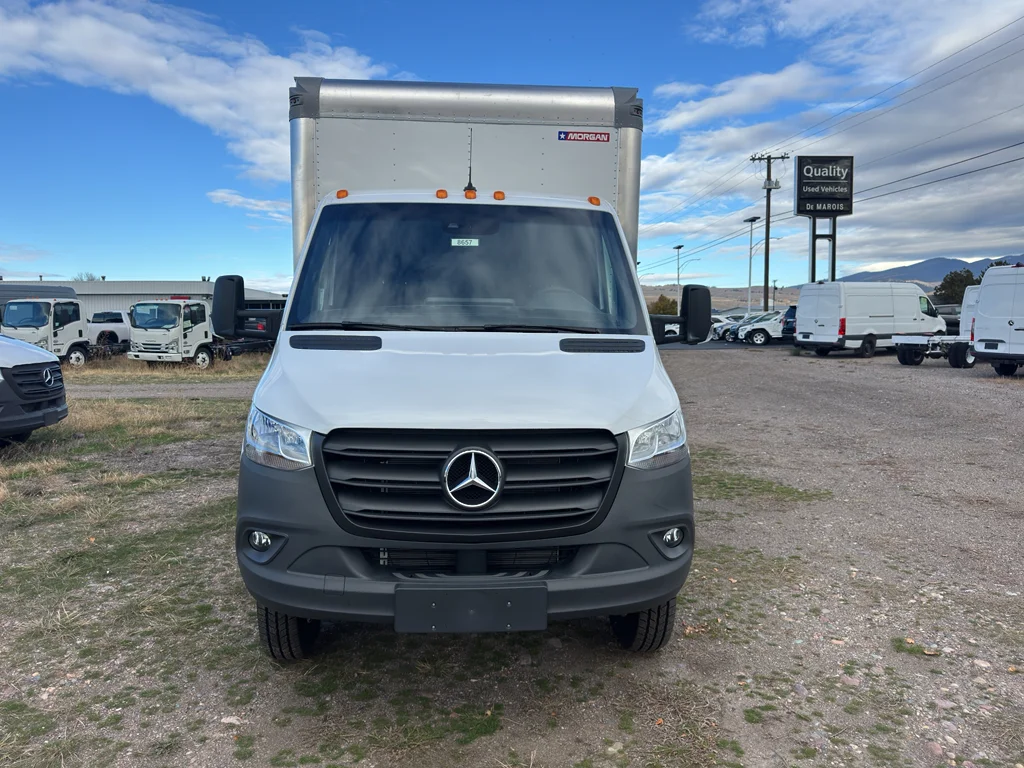 Used 2023 White Mercedes-Benz NA image 1
