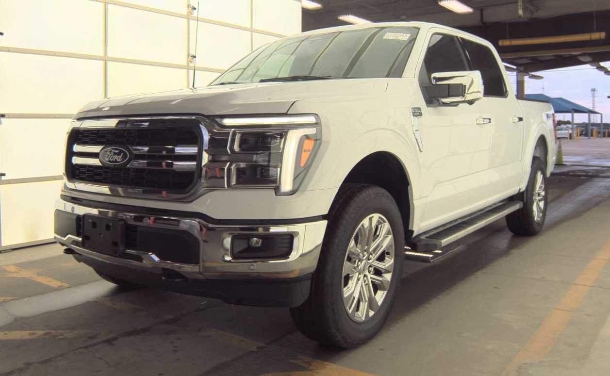 Used 2025 Oxford White Ford LARIAT image 2