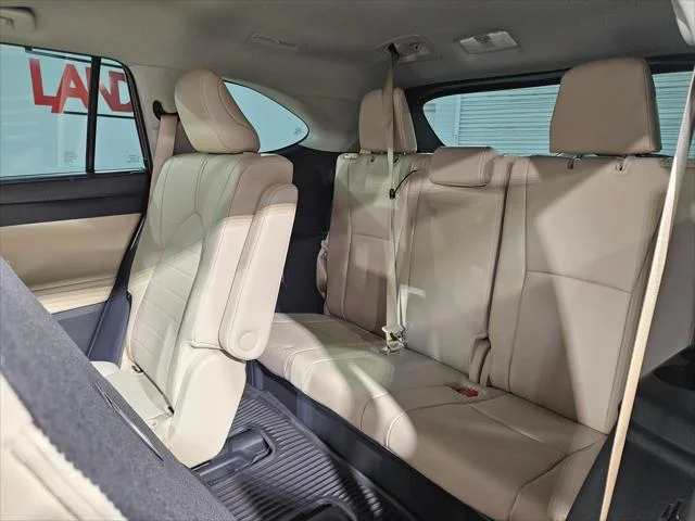 Certified Used 2024 RUBY FLARE PEARL Toyota  image 39