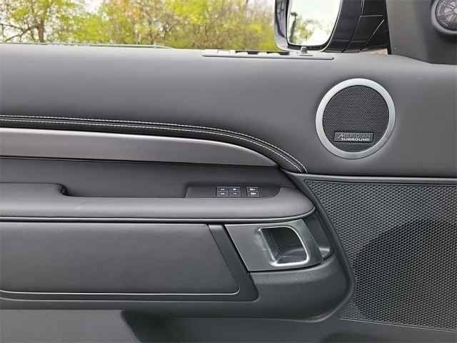 New 2025 Santorini Black Land Rover Metropolitan Edition image 15
