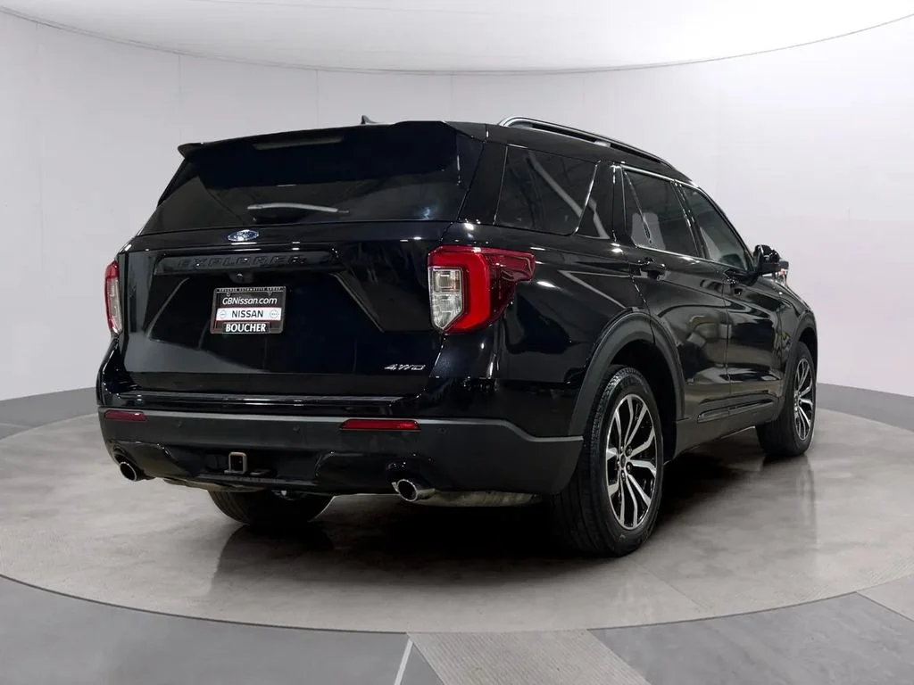 Used 2022 Agate Black Metallic Ford ST-Line image 4