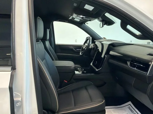 Used 2025 White GMC Elevation image 39